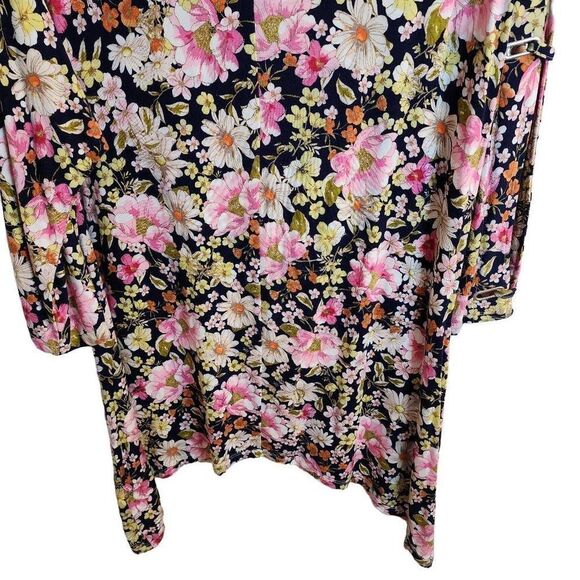 Cable & Gauge Large Spring Floral Cold Shoulder Sharkbite Hem 3/4 Sleeve Top - Picture 7 of 8